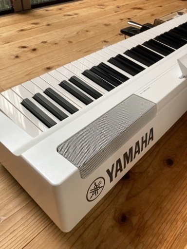 値下げ　新品同様　YAMAHA 電子ピアノ　P-125 白