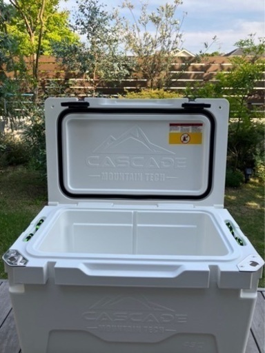 キャンプ】大型クーラーボックスcascade