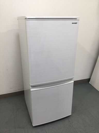 (2/8受渡済)JT4529【SHARP/シャープ 2ドア冷蔵庫】美品 2020年製 SJ-D14F-W 137L 家電 キッチン 冷蔵冷凍庫
