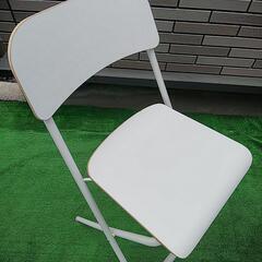 IKEAの折りたたみ椅子！