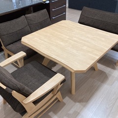 ダイニングテーブルセット(5点)クッションの追加をしてお渡しします。