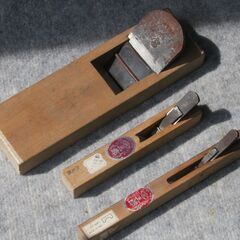 木工カンナの3本セットです。平カンナは昭和40年頃の物で少しの使...