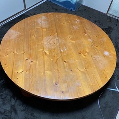 古い木製円卓