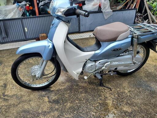 スーパ、カブ50.AAO4、タイヤ新品、オイル交換済み完全整ピ済みですキズありませんシルバーメータリック、値引き交渉お断りします
