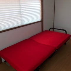 簡易ベッド　シングル　赤　来客用　ゲストルーム