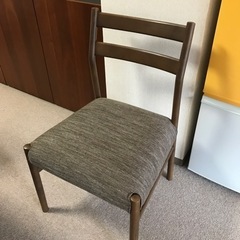 食堂の椅子