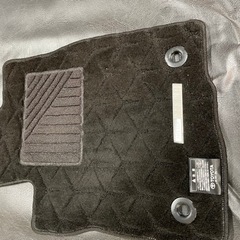 ハイラックス　純正トノカバー　運転席フロアマット付き