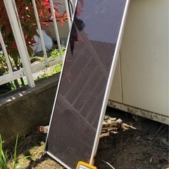 太陽光発電パネル（12Vバッテリー充電可）を譲ります。