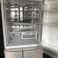 2014 Sharp 440L- 欠けている部分。 無料配達