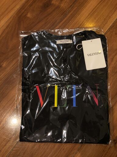 新品；VALENTINOのTシャツ