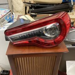 ZN6 86ハチロク テール ランプ ライト レンズ 後期 右 KOITO 200-60845