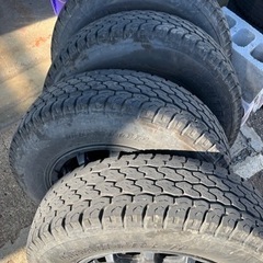 ハイエースに履いてました