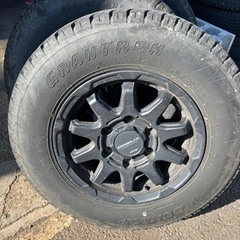 ハイエースに履いてました