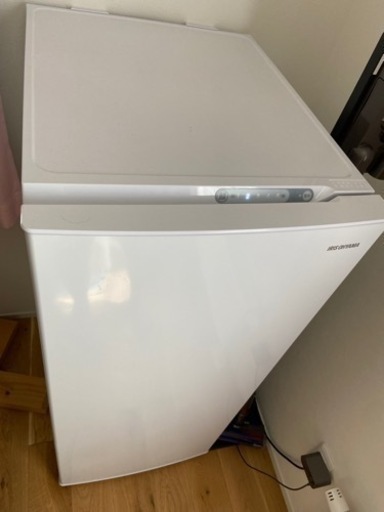 2022年製 冷凍庫 ホワイト アイリス