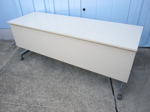 会議用テーブル　ホワイト　幕板あり　スタックテーブル　1800ｘ600　コクヨ製　KTP-7118F1