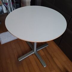 白いテーブルです