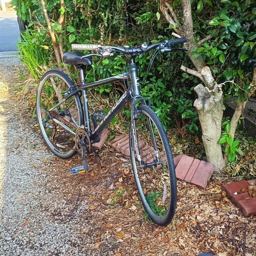 ★軽量‼機敏‼快適‼★ 『cannondale Quick C4』700×30C 3×9＝27段変速 ブラック