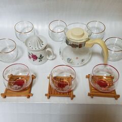 ガラスティーポット、茶器、果汁絞り器