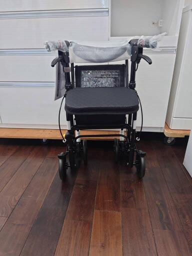 ★新品未開封‼️軽量コンパクトシルバーカー 45000円位で購入  しっかり収納力あり 自社配送時代引き可※現金、クレジット、スマホ決済対応※