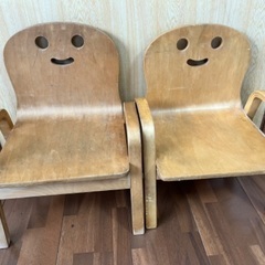 子供用椅子（2脚）