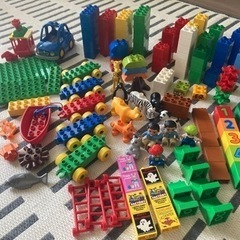 LEGO:基本パーツと車や人形、船もあります！