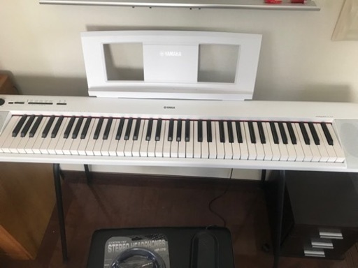 YAMAHA 電子ピアノ、ヘッドホン、ペダル、イス（説明書有）