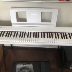 YAMAHA 電子ピアノ、ヘッドホン、ペダル、イス（説明書有）