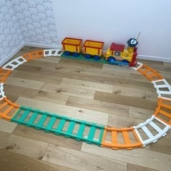乗る汽車と線路のおもちゃ　大きいです！