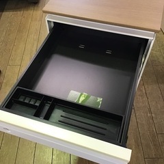 JF-28【オフィス家具専門店】オカムラの脇机です！