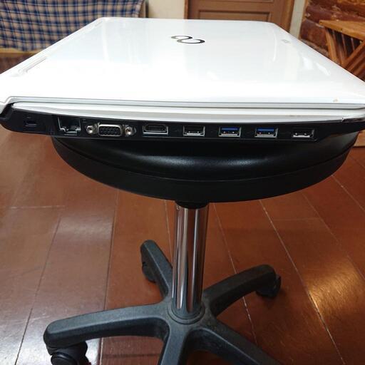 ノートパソコン(FUJITSU) 15インチ、corei7、8GB、Blu-ray、カメラ