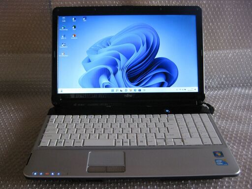 美品 Windows11 Home 64bit 640GB 4GB SDカード HDMI カメラ Wifi Office365 DVDマルチ 光沢LCD