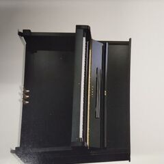 お値打ちカワイピアノ3本ペダル高さ125c、リニューアルしてありきれいです。