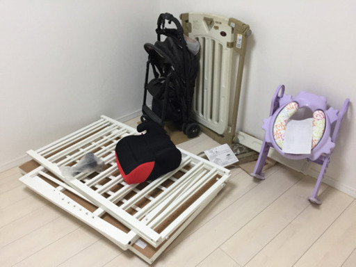 赤ちゃんセット ベビーベッド ベビーゲート ジュニアシート トイレ