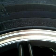 ヨコハマ225/55/17スタッドレスとアルミの4本セット