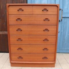 日田工芸のチーク材+ローズウッド マキシマシリーズ 6段チェストです♪北欧家具にも合わせやすい国産ヴィンテージのナチュラルな雰囲気の洋タンスはお部屋のアクセントに！CF205