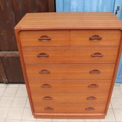 日田工芸のチーク材+ローズウッド マキシマシリーズ 6段チェストです♪北欧家具にも合わせやすい国産ヴィンテージのナチュラルな雰囲気の洋タンスはお部屋のアクセントに！CF205