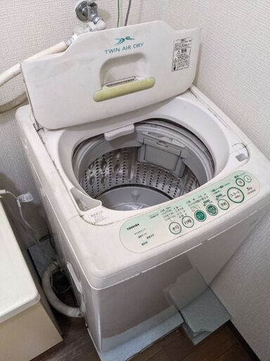 冷蔵庫、洗濯機、ベッド、ソファー、テレビ、テーブル