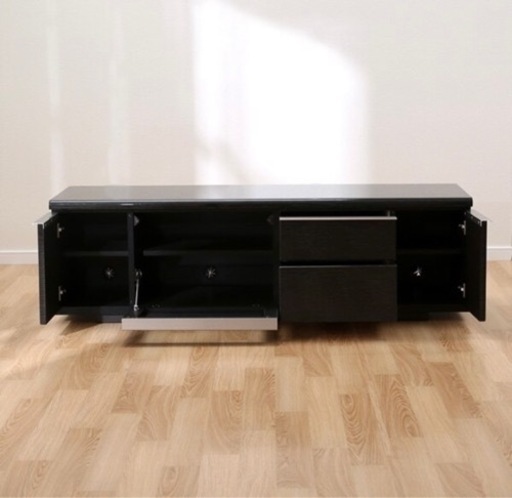 幅150cm TV50インチ置いてました