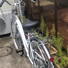 ママチャリ 2台 27インチギア付(白)、26インチギア付(ピンク)