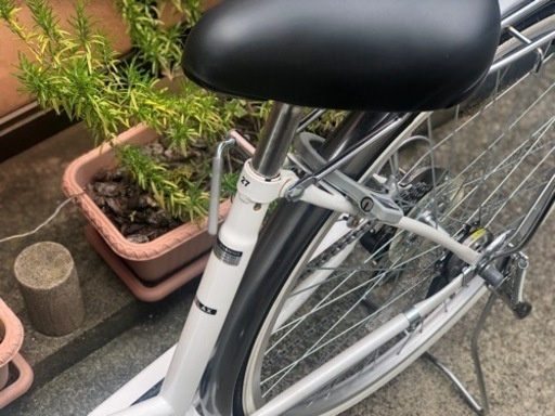 ママチャリ 2台 27インチギア付(白)、26インチギア付(ピンク)