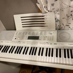 CASIO 電子ピアノ　LK-208