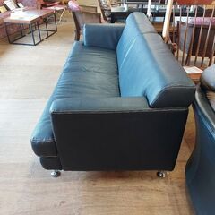 アクタス　ＫＡＮＡＲＩ　３人掛けソファー　黒　ステッチ　【愛品倶楽部柏店】