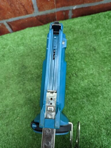 マキタ ST112DZ 充電式タッカ【野田愛宕店】【店頭取引限定】【中古