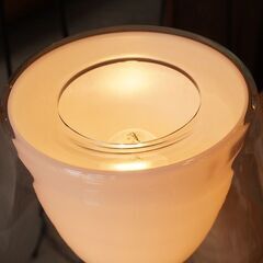 FLOS(フロス) のPhilippe Starck(フィリップ スタルク)デザインKTRIBE (ケートライブ)テーブルライト/T1 グラスです。モダンなイタリア製のライトでラグジュアリーな空間に。CF303