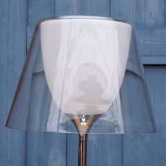 FLOS(フロス) のPhilippe Starck(フィリップ スタルク)デザインKTRIBE (ケートライブ)テーブルライト/T1 グラスです。モダンなイタリア製のライトでラグジュアリーな空間に。CF303