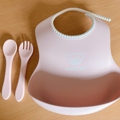 【新品】可愛いピンク色のエプロン・食器セット