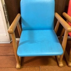幼児用木製の椅子　　