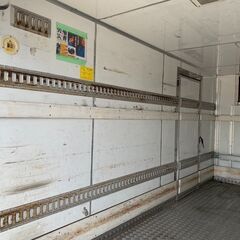 福岡発　2ｔ冷蔵冷凍コンテナ　片側扉付　その他多数コンテナ有　お値段交渉有　 福岡発 2t冷蔵冷凍コンテナ 片側扉付 その他多数コンテナ有 お値段交渉