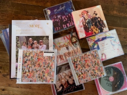 値下げ！TWICE CDアルバムセットまとめて eyes wide Open MORE \u0026MORE Fanfareなど12点とハガキ8点、写真19点、カード10枚など