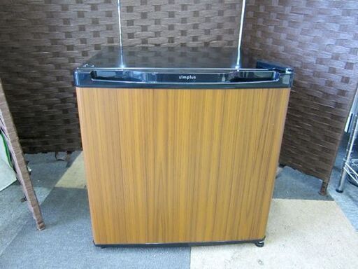 46L 2017年製 1ドア冷蔵庫 SP-146L-WD simplus 左右扉開き対応 ダークウッド 幅47㎝ 札幌 北20条店 46L 2017年製 1ドア冷蔵庫 SP-146L-WD simplus 左右扉開き対応 ダーク